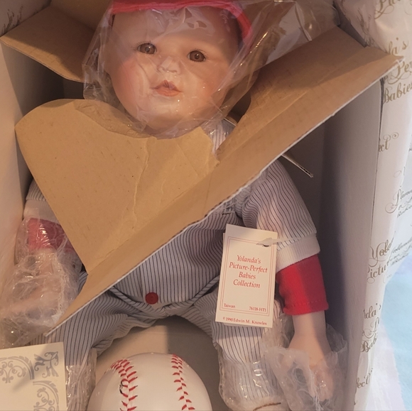 Ashton drake galleries doll - Picture 2 of 5